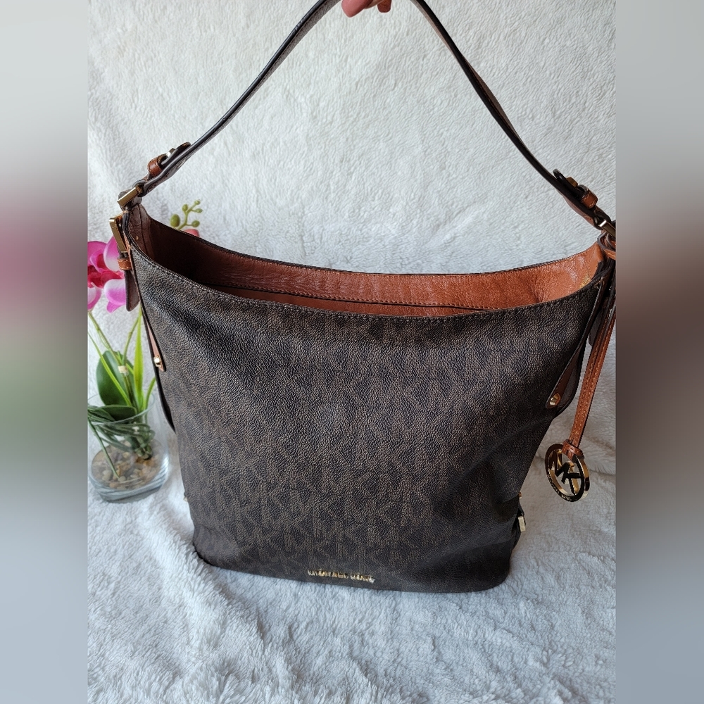Micheal-Micheal Kors monogram Bedford large belted shoulder bag